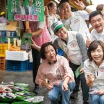 何欣純水湳市場拜票 向攤商提承諾