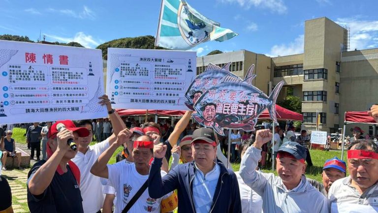批四接評估失真 五百位漁民海大抗議