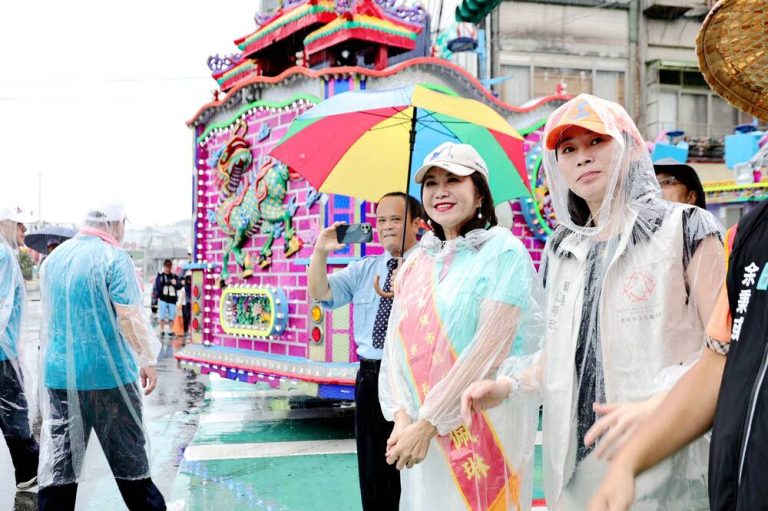 基隆中元祭「迎斗燈」 邱佩琳主持