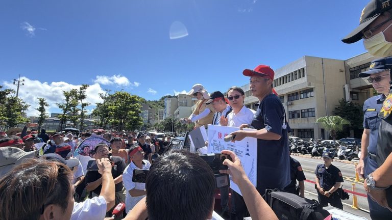 海大高階主管代表 接下陳情書