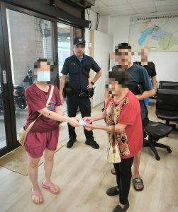 豆腐袋「多出」7千元 熱心婦拾金不昧 豐原警20分鐘尋回失主