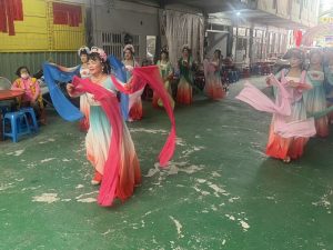 鐵砧山西靈宮慶祝建廟36週年 信眾看仙女迎賓、吃麻油雞、拜女娘媽超踴躍
