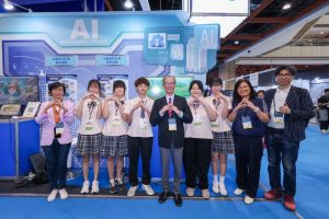 三民家商學生AI發想創意 登台北世貿發表成果