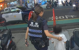 女童暑假獨自外出玩陀螺 大雅警暖心護送返家