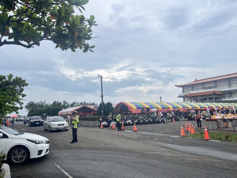 中元祭祀車潮湧現 佳里實施交通疏導