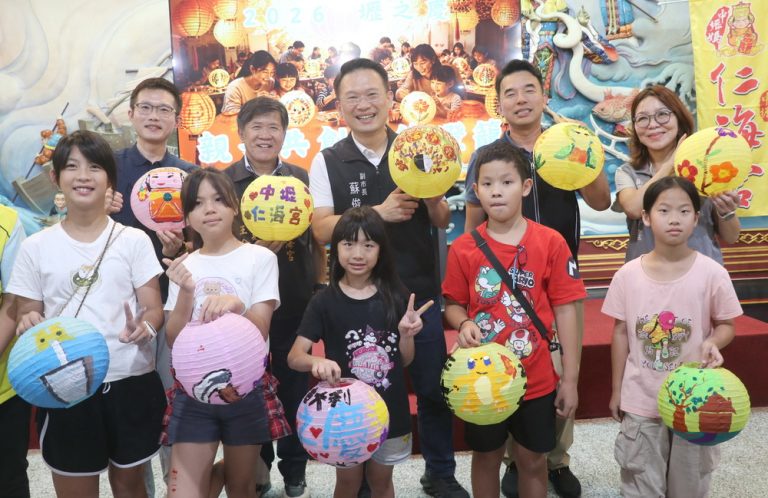 中壢仁海宮中元祭 親子彩繪燈籠