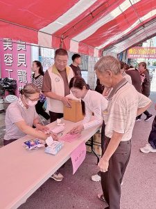 風災過後顯溫情！仁武皇鳳宮攜手江瑞鴻 捐助愛心物資關懷弱勢