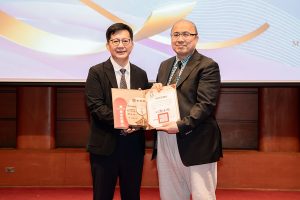 臺大雲林陳若白獲教育部模範公務人員