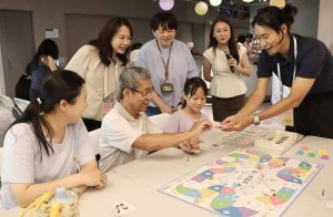 八月祖父母節 高市首創家庭桌遊 三代同堂共學同樂