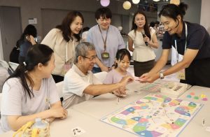 八月祖父母節高市首創家庭桌遊三代同堂共學同樂