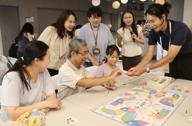 八月祖父母節高市首創家庭桌遊三代同堂共學同樂