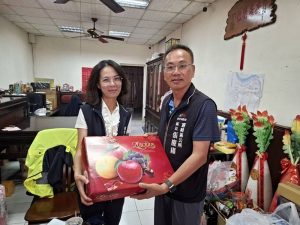 拜票遭潑穢物！ 霧峰里長遇衝突 民政局長籲理性尊重不同立場