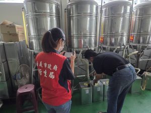 嘉市追查麻油車冷壓黑麻油苯駢芘超標案！衛生局全面清查產品流向、下架回收
