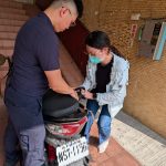 女鑰匙誤鎖後車廂急牽車求助　福德警巧手解圍