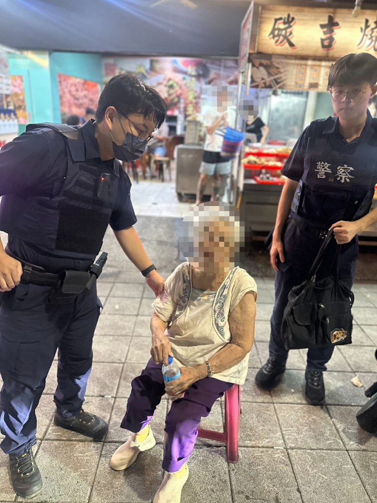 實習生巡邏眼尖發現迷途長者助返家