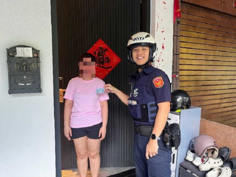 居留證遺落派出所 成功警親送到家
