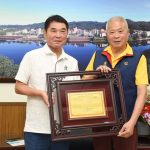 慶福基金會扶弱濟貧 鍾東錦頒榮譽縣民