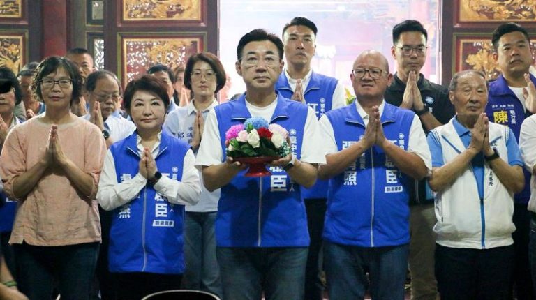 追循盧秀燕八年前勝選模式 江啟臣首場問政說明會 紫雲巖出發