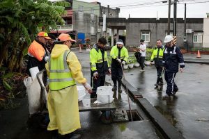 賴瑞隆深入田寮、阿蓮與路竹勘查雨災