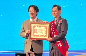 嘉大農藝系黃文理教授榮膺十大傑出農業專家