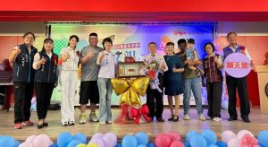 表揚模父 吳品叡主張提高生育補助
