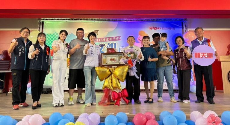 表揚模父 吳品叡主張提高生育補助