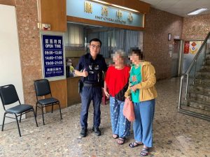 監視器追蹤最後身影 暖警尋回迷途82歲婦人