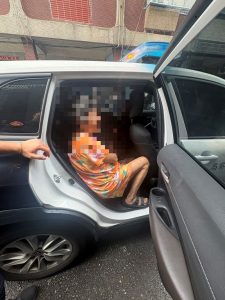 老嫗領愛心餐雙腳突無力 福德警暖心送返家