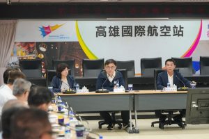 考察高雄機場 賴瑞隆提三階段升級計畫