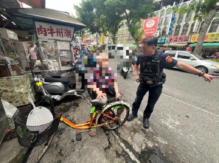 腳踏車鏈條脫落阿伯愁返家　民權警修車再掏300元助回家