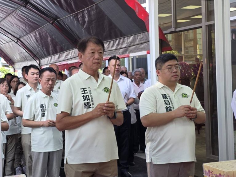 蔡易餘嘉義縣長競選總部入厝祈福