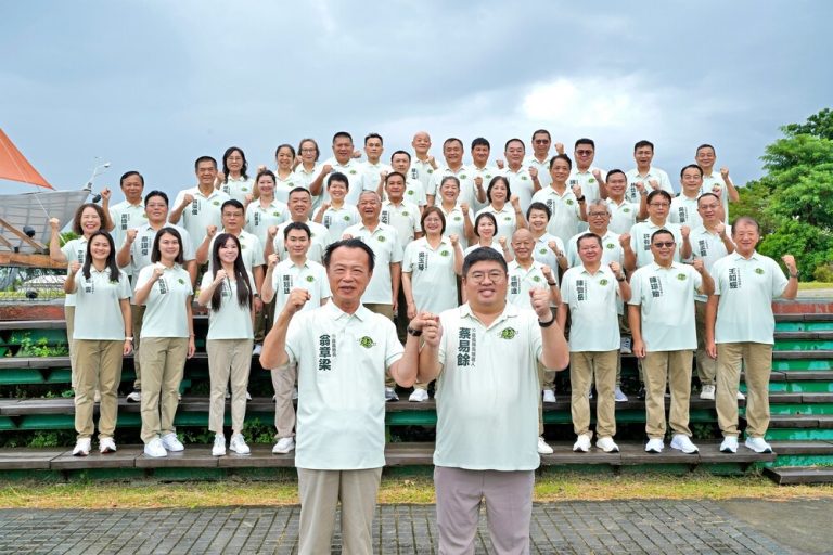 蔡易餘領軍活力團隊 展現團結氣勢