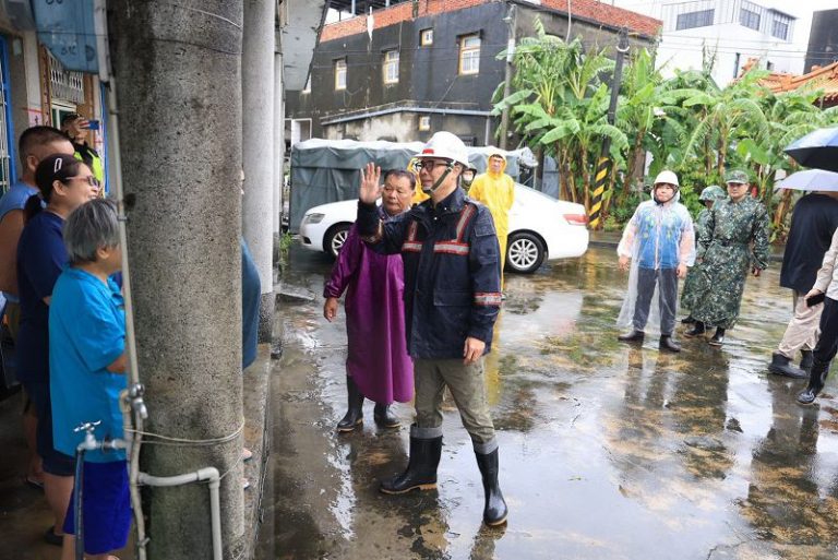 超大豪雨強襲高雄 陳其邁勘災 馬不停蹄緊盯水情 掌握各地災情