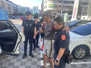 身體不適遇車輛故障 苓雅警化解行車危機