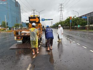 連日大雨貨櫃車專用道損壞 工務局緊急修補