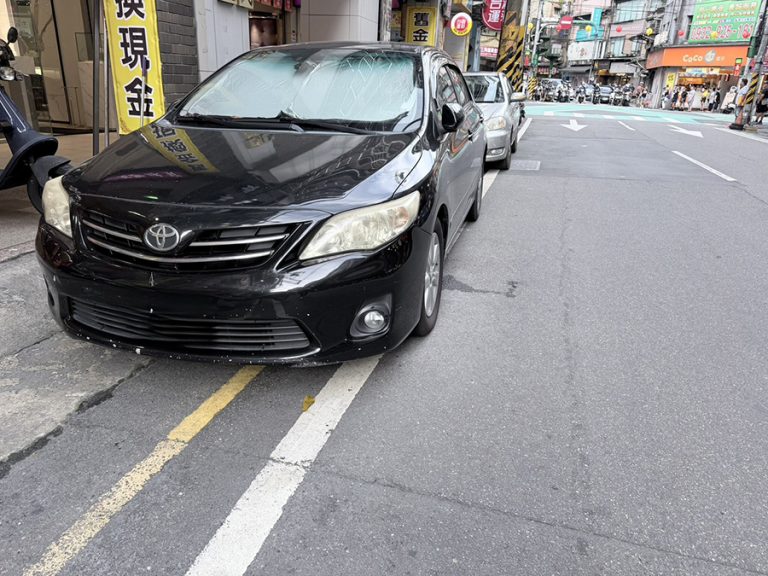 基市仁四路路邊整排黃線違停引民怨