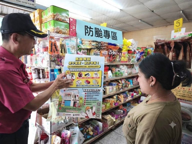 那瑪夏分隊宣導超商設置防颱專區