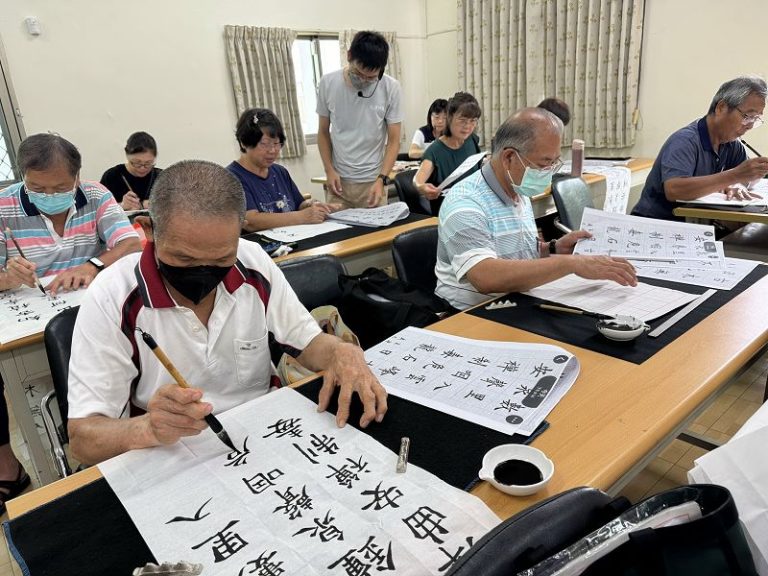 大甲長青學苑日南分苑開學