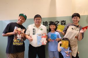 陪伴孩子讀故事書 蔡易餘盼打造友善育兒環境