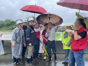 陳其邁陪同經濟部賴建信次長視察田寮月世界 增佈移動式抽水機 提升防洪能力