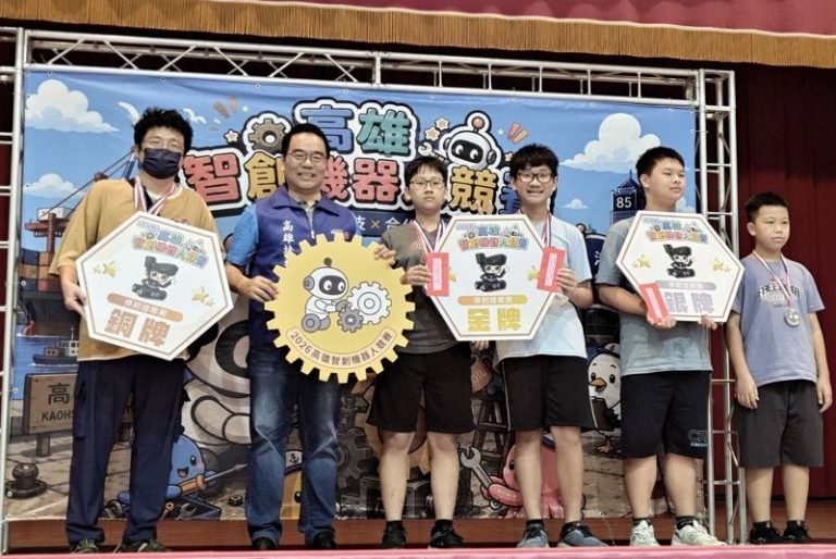 高雄市智創機器人大賽 一甲國中勇奪金銀雙獎
