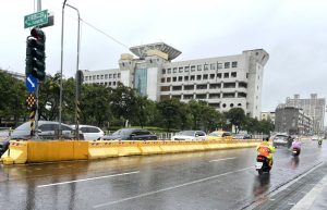 鳳山行政中心周邊短暫積水 已排除