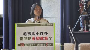 張家銨要求中市府研擬「寵物長照」相關政策