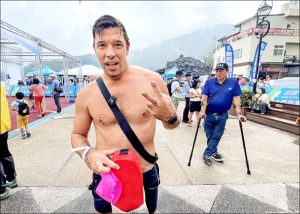 日月潭萬人泳渡 西班牙泳客游最快