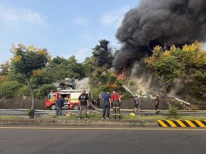 燒樹枝釀濃煙密布擾國道 6旬婦函送法辦