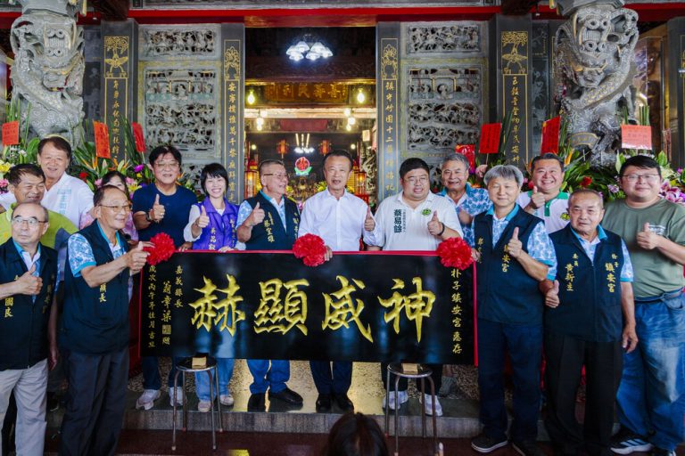 翁章梁走訪義竹、朴子宮廟 參香祈福