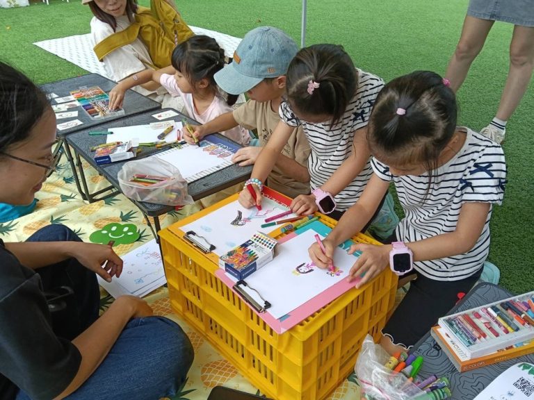 「快閃遊戲場」登場 小小兵集合