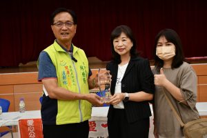 大通電子捐中秋慰問金 贈彰市獨老