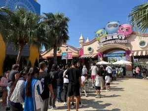 中秋連假兩天 麗寶OUTLET MALL人潮湧現