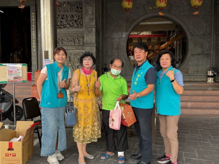 許黃彩好集愛 中秋送暖西港區低收戶